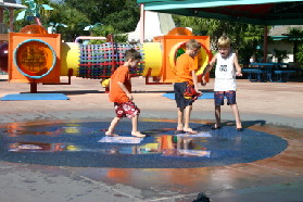 2005-09-18-Seaworld-with-Terhunes-031-Dax-Chance-Bryant.JPG
