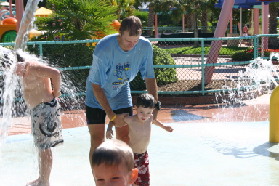 2005-09-18-Seaworld-with-Terhunes-052-Travis-Dax.JPG
