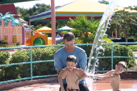 2005-09-18-Seaworld-with-Terhunes-055-Travis-Dax.JPG