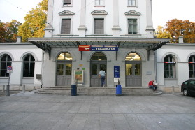 2005-09-12-Zurich-48-Train-station.JPG