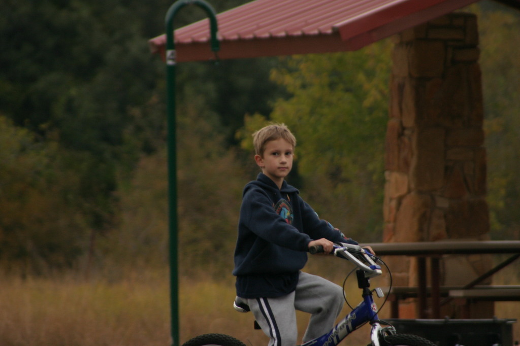2005/10(October)/Camping-Berry-Springs/1024x768_2005-10-30-Camping-20-Berry-Springs-biking-Chance.JPG