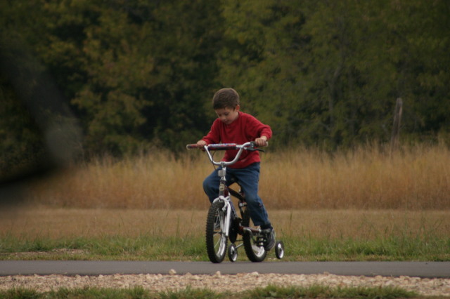 2005-10-30-Camping-10-Berry-Springs-biking-Dax.JPG
