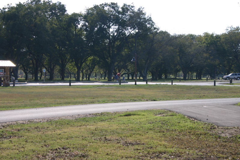2005/10(October)/Camping-Berry-Springs/800x600_2005-10-29-Camping-06-Berry-Springs-biking-Dax-Travis.JPG
