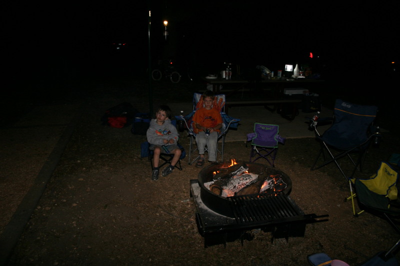 2005-10-29-Camping-14-Berry-Springs-campfire-Dax-Chance.JPG