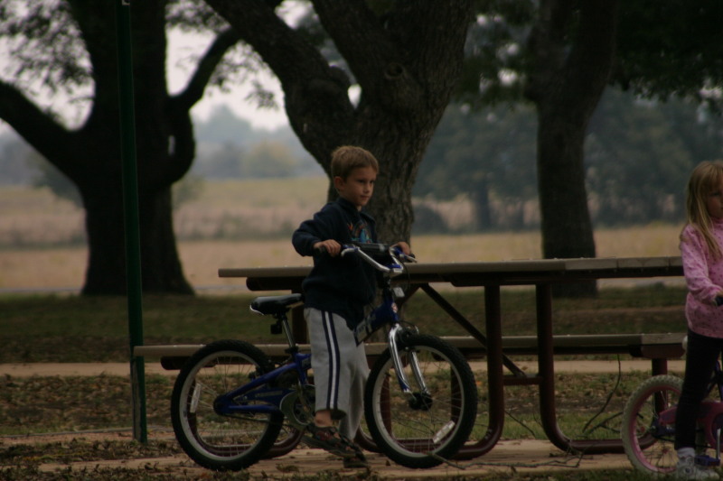 2005/10(October)/Camping-Berry-Springs/800x600_2005-10-30-Camping-13-Berry-Springs-biking-Chance.JPG