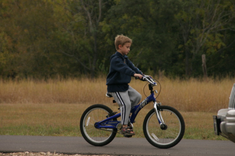 2005/10(October)/Camping-Berry-Springs/800x600_2005-10-30-Camping-22-Berry-Springs-biking-Chance.JPG