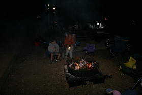 2005-10-29-Camping-13-Berry-Springs-campfire-Dax-Chance.JPG