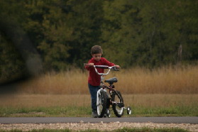2005-10-30-Camping-09-Berry-Springs-biking-Dax.JPG