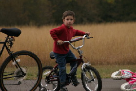 2005-10-30-Camping-15-Berry-Springs-biking-Dax.JPG