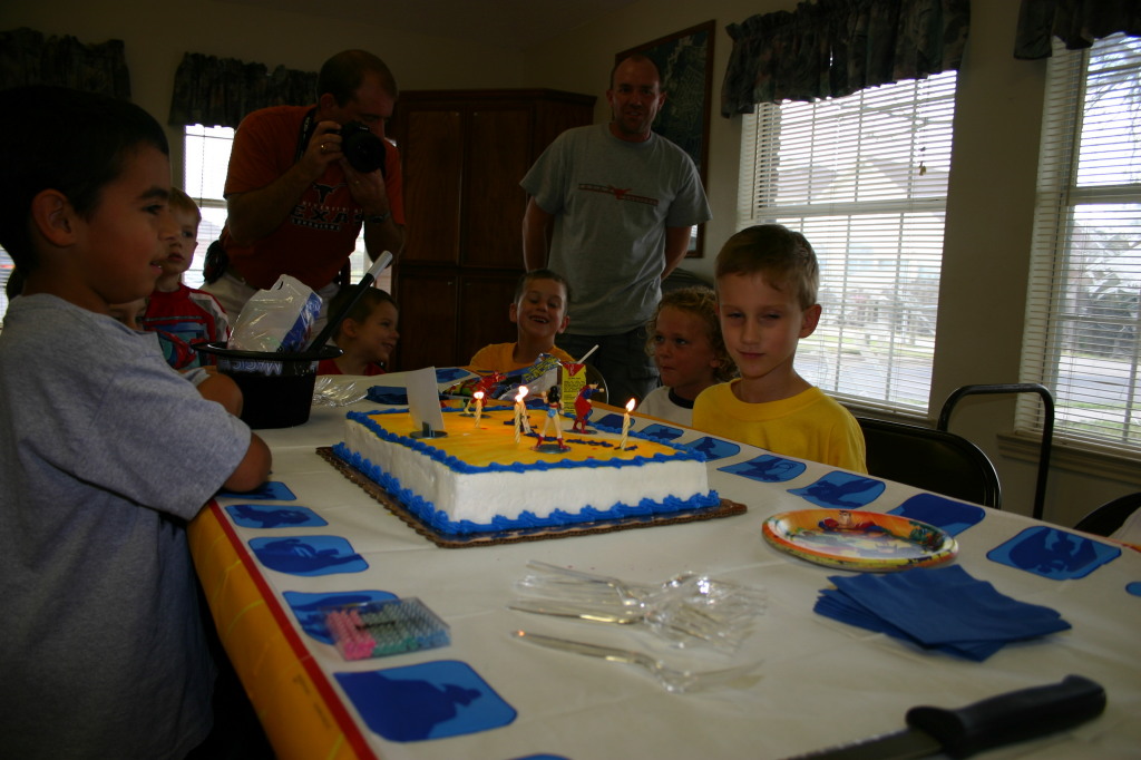 2005/10(October)/Chance-6th-Bday/1024x768_2005-10-02-Chance-6th-Bday-66-cake-time.JPG
