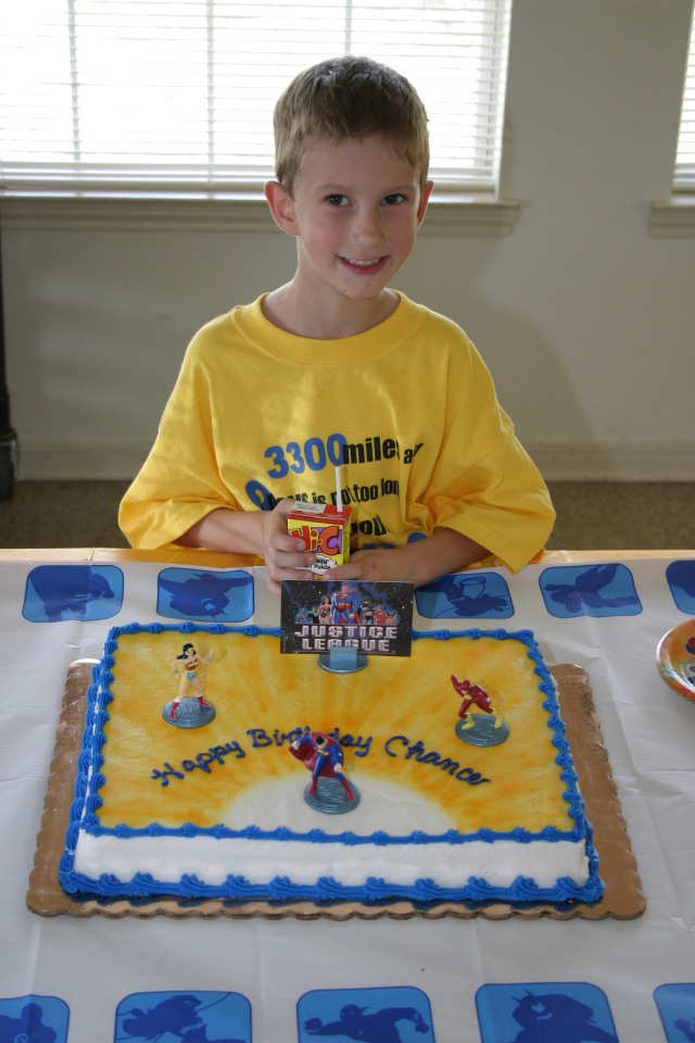 2005/10(October)/Chance-6th-Bday/640x480_2005-10-02-Chance-6th-Bday-06-cake.JPG