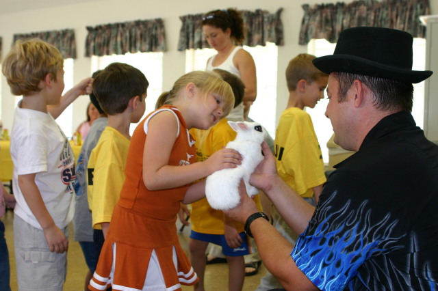 2005-10-02-Chance-6th-Bday-53-Magician.JPG