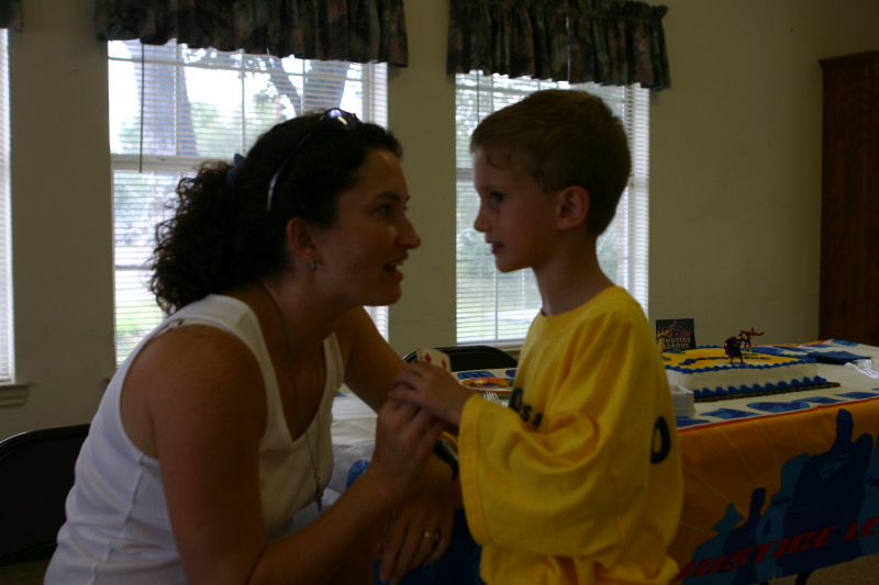 2005/10(October)/Chance-6th-Bday/800x600_2005-10-02-Chance-6th-Bday-45-Magician.JPG