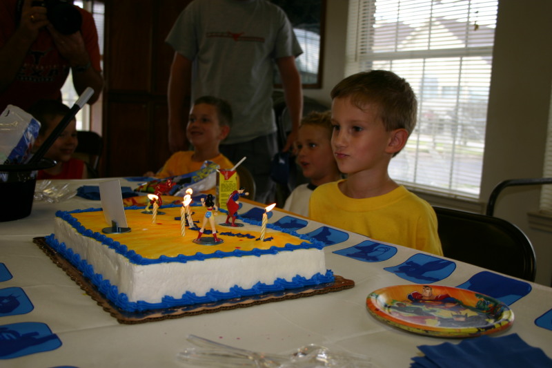 2005/10(October)/Chance-6th-Bday/800x600_2005-10-02-Chance-6th-Bday-65-cake-time.JPG