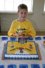 2005-10-02-Chance-6th-Bday-06-cake.JPG
