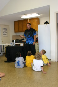 2005-10-02-Chance-6th-Bday-27-Magician.JPG