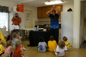 2005-10-02-Chance-6th-Bday-28-Magician.JPG