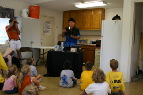 2005-10-02-Chance-6th-Bday-29-Magician.JPG
