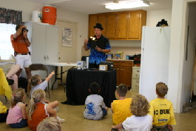 2005-10-02-Chance-6th-Bday-30-Magician.JPG