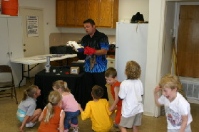 2005-10-02-Chance-6th-Bday-33-Magician.JPG