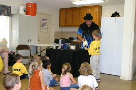 2005-10-02-Chance-6th-Bday-36-Magician.JPG