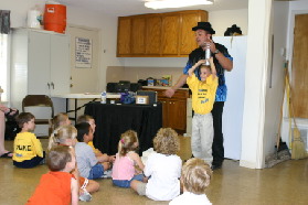 2005-10-02-Chance-6th-Bday-37-Magician.JPG