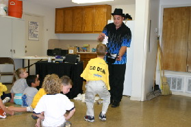 2005-10-02-Chance-6th-Bday-47-Magician.JPG