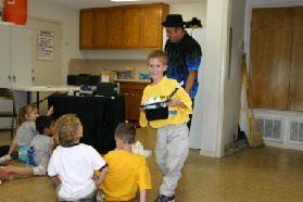 2005-10-02-Chance-6th-Bday-48-Magician.JPG