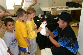 2005-10-02-Chance-6th-Bday-50-Magician.JPG