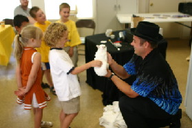 2005-10-02-Chance-6th-Bday-51-Magician.JPG