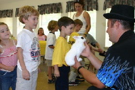 2005-10-02-Chance-6th-Bday-54-Magician.JPG