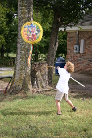 2005-10-02-Chance-6th-Bday-56-pinata-Vale.JPG