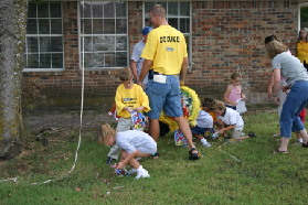 2005-10-02-Chance-6th-Bday-60-pinata.JPG