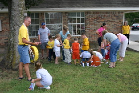 2005-10-02-Chance-6th-Bday-62-pinata.JPG