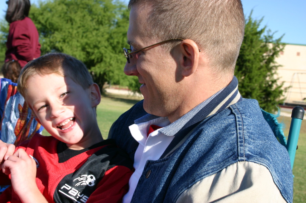 2005/10(October)/Chance-Soccer/1024x768_2005-10-08-Soccer-06-Chance-Travis.JPG