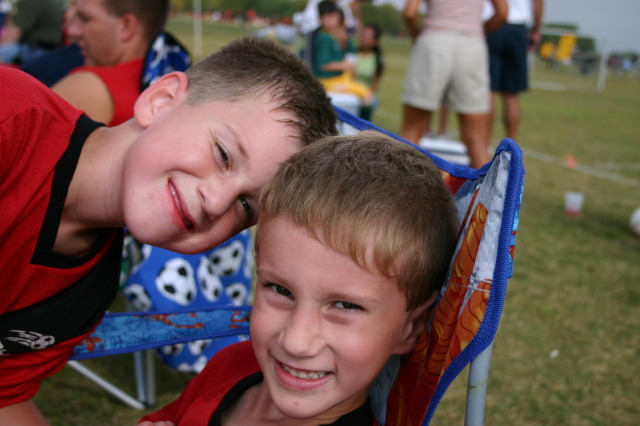 2005/10(October)/Chance-Soccer/640x480_2005-10-01-Chance-Soccer-7-Matthew.JPG