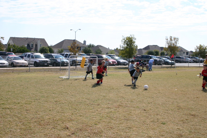2005/10(October)/Chance-Soccer/800x600_2005-10-29-Soccer-09-Chance.JPG