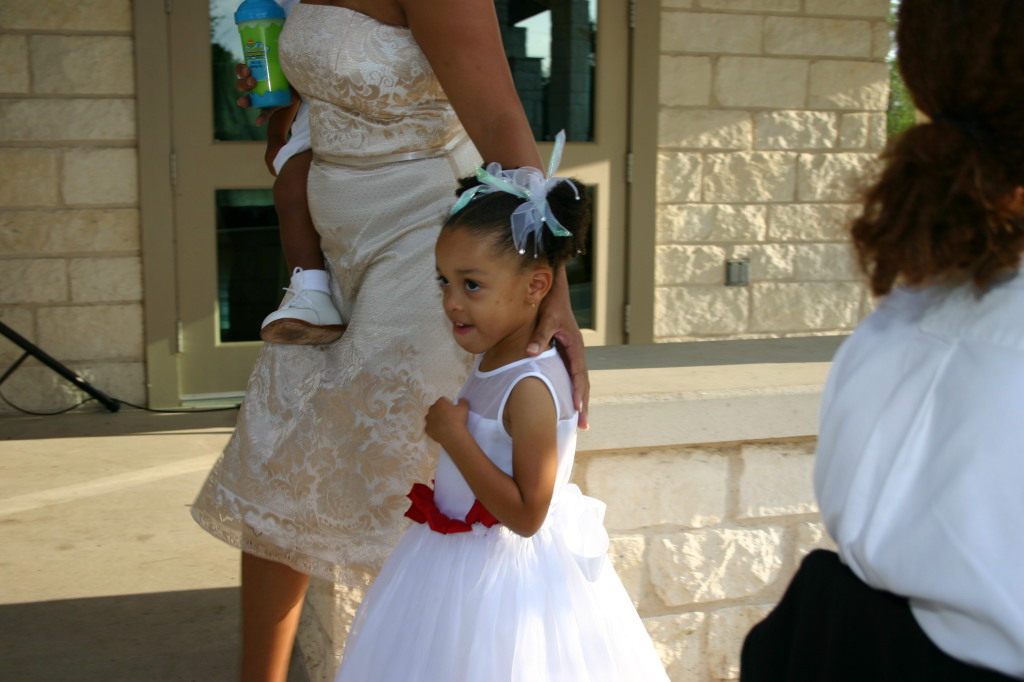 2005/10(October)/Charlotte-Byron-wedding/1024x768_2005-10-01-Byron-Charlotte-Davis-wedding-006.JPG
