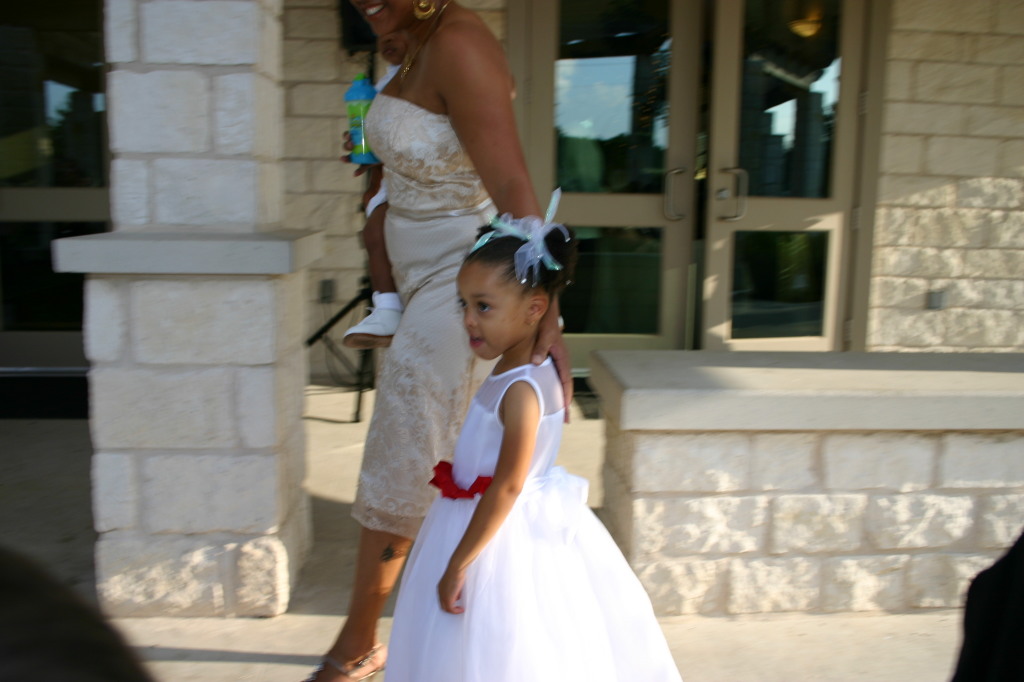 2005/10(October)/Charlotte-Byron-wedding/1024x768_2005-10-01-Byron-Charlotte-Davis-wedding-007.JPG