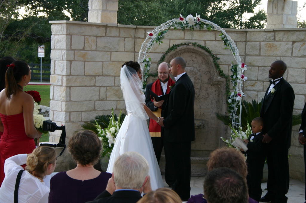 2005/10(October)/Charlotte-Byron-wedding/1024x768_2005-10-01-Byron-Charlotte-Davis-wedding-017.JPG