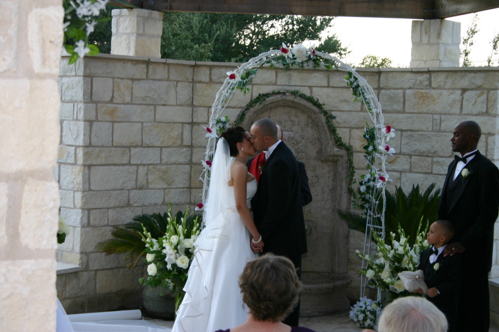 2005/10(October)/Charlotte-Byron-wedding/1024x768_2005-10-01-Byron-Charlotte-Davis-wedding-026.JPG