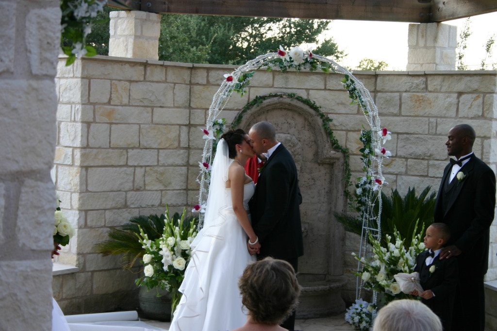 2005/10(October)/Charlotte-Byron-wedding/1024x768_2005-10-01-Byron-Charlotte-Davis-wedding-027.JPG