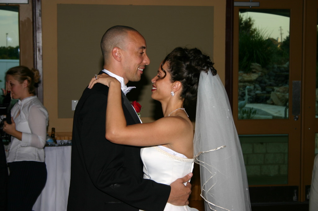 2005/10(October)/Charlotte-Byron-wedding/1024x768_2005-10-01-Byron-Charlotte-Davis-wedding-066.JPG