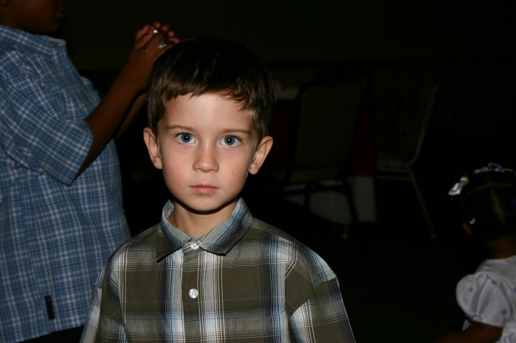 2005/10(October)/Charlotte-Byron-wedding/1024x768_2005-10-01-Byron-Charlotte-Davis-wedding-084-Dax.JPG