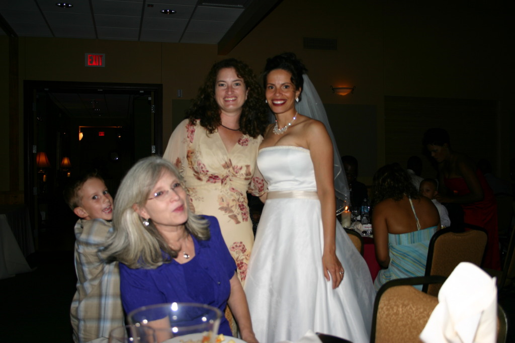 2005/10(October)/Charlotte-Byron-wedding/1024x768_2005-10-01-Byron-Charlotte-Davis-wedding-090-Suzi-Susana.JPG