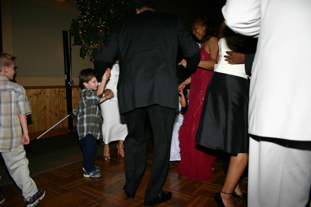 2005/10(October)/Charlotte-Byron-wedding/1024x768_2005-10-01-Byron-Charlotte-Davis-wedding-101-dancing-Chance-Dax.JPG