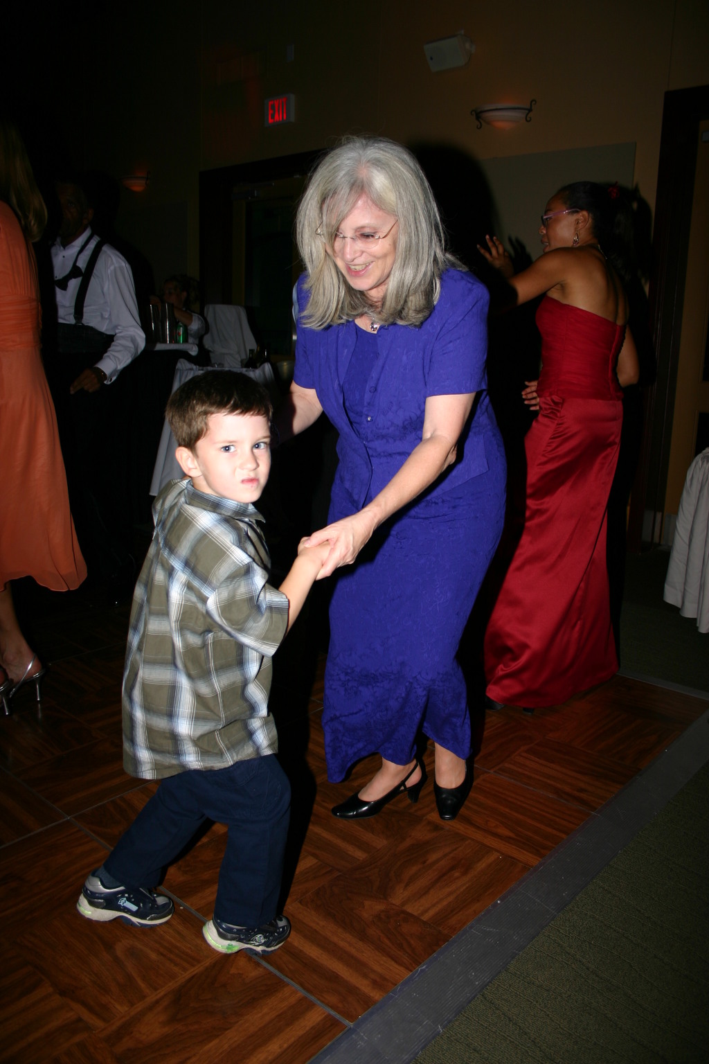 2005/10(October)/Charlotte-Byron-wedding/1024x768_2005-10-01-Byron-Charlotte-Davis-wedding-107-dancing-Dax-Susana.JPG