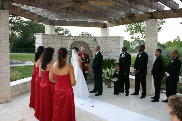 2005/10(October)/Charlotte-Byron-wedding/640x480_2005-10-01-Byron-Charlotte-Davis-wedding-016.JPG