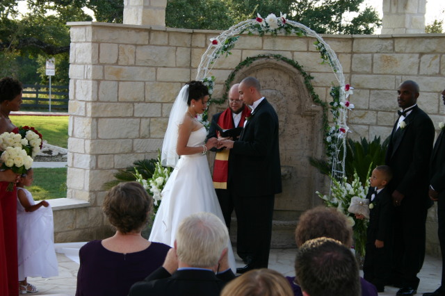 2005/10(October)/Charlotte-Byron-wedding/640x480_2005-10-01-Byron-Charlotte-Davis-wedding-022.JPG