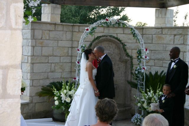 2005/10(October)/Charlotte-Byron-wedding/640x480_2005-10-01-Byron-Charlotte-Davis-wedding-028.JPG
